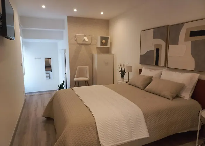 Modern, Spacious And Quiet Private In - Near Funicular Nazaré