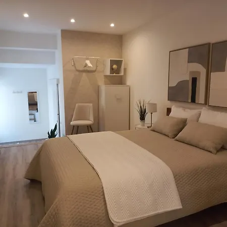 Modern, Spacious And Quiet Private In - Near Funicular Nazaré